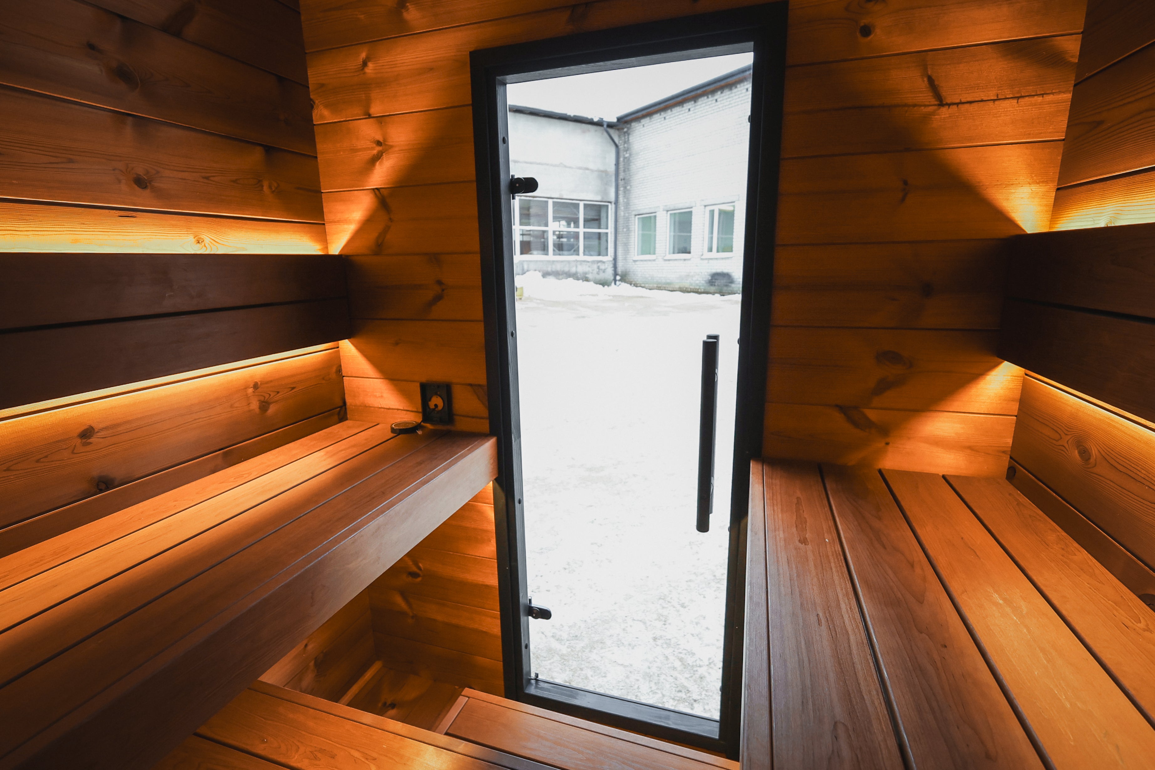 Leil Saunas Viva 180, 4-Person Outdoor Sauna
