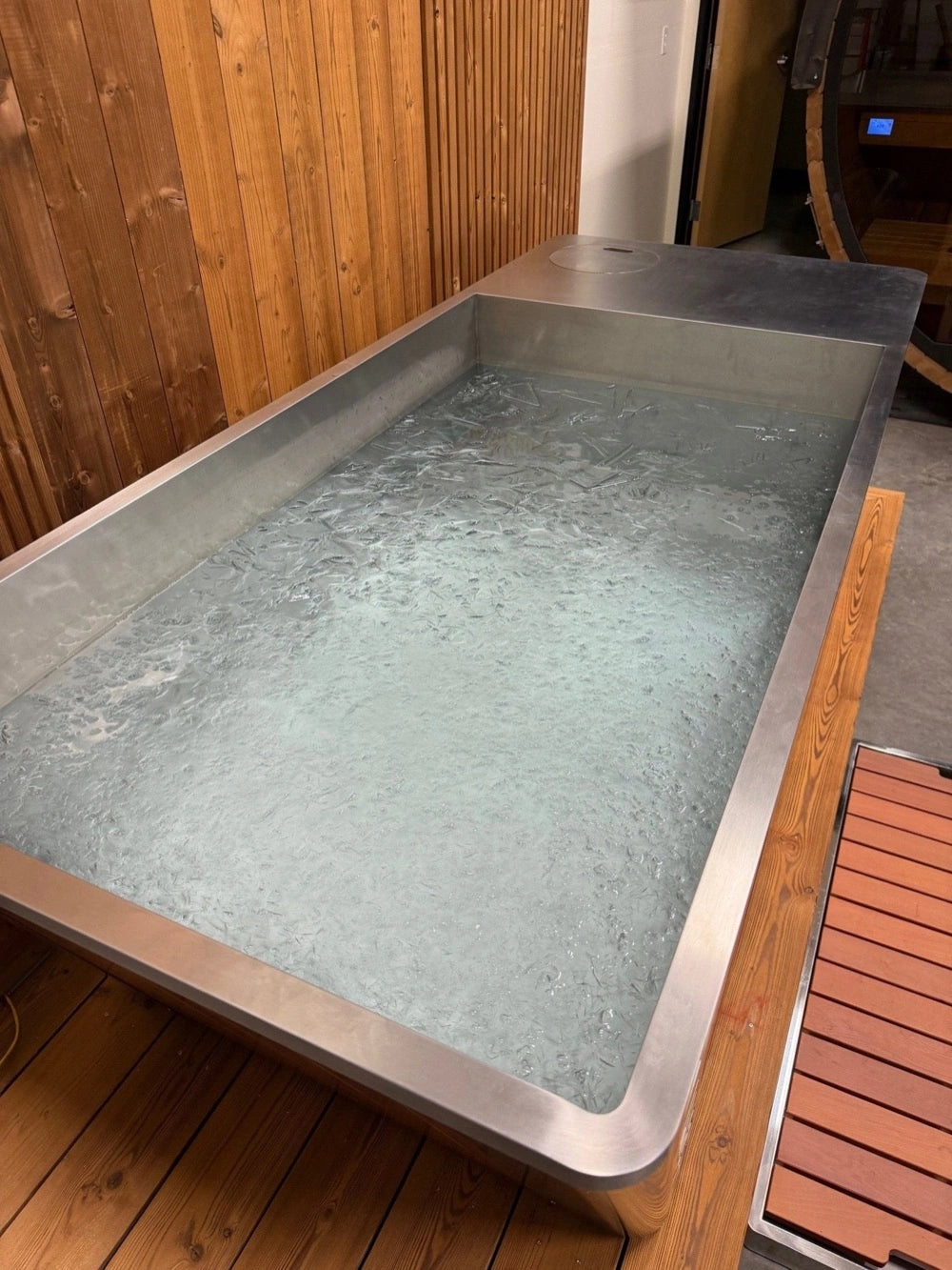 The Immersion Tub filled and running cold on the showroom floor