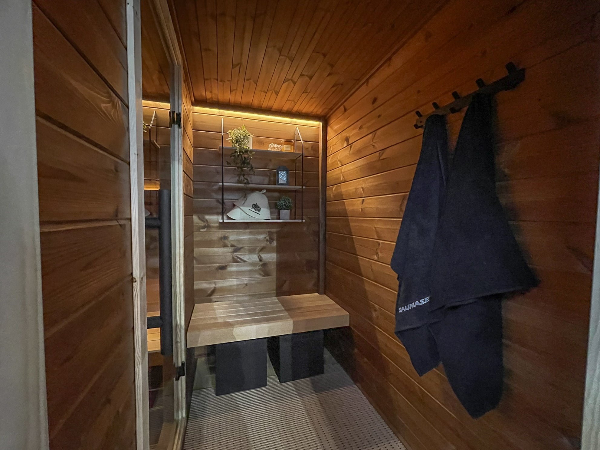 Leil Patio M, 5-Person Outdoor Traditional Finnish Sauna with Front Room - NW Immersion