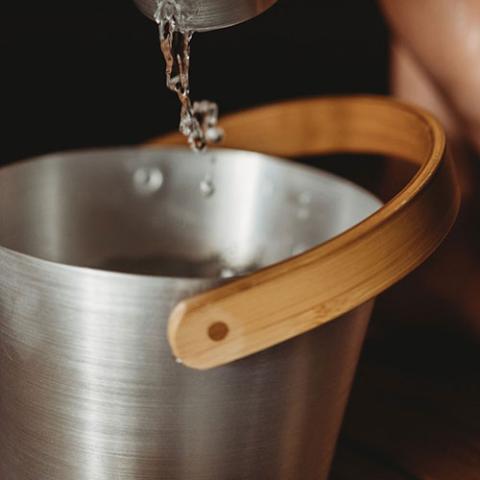 Rento Curved Handle Sauna Bucket — detail and material view