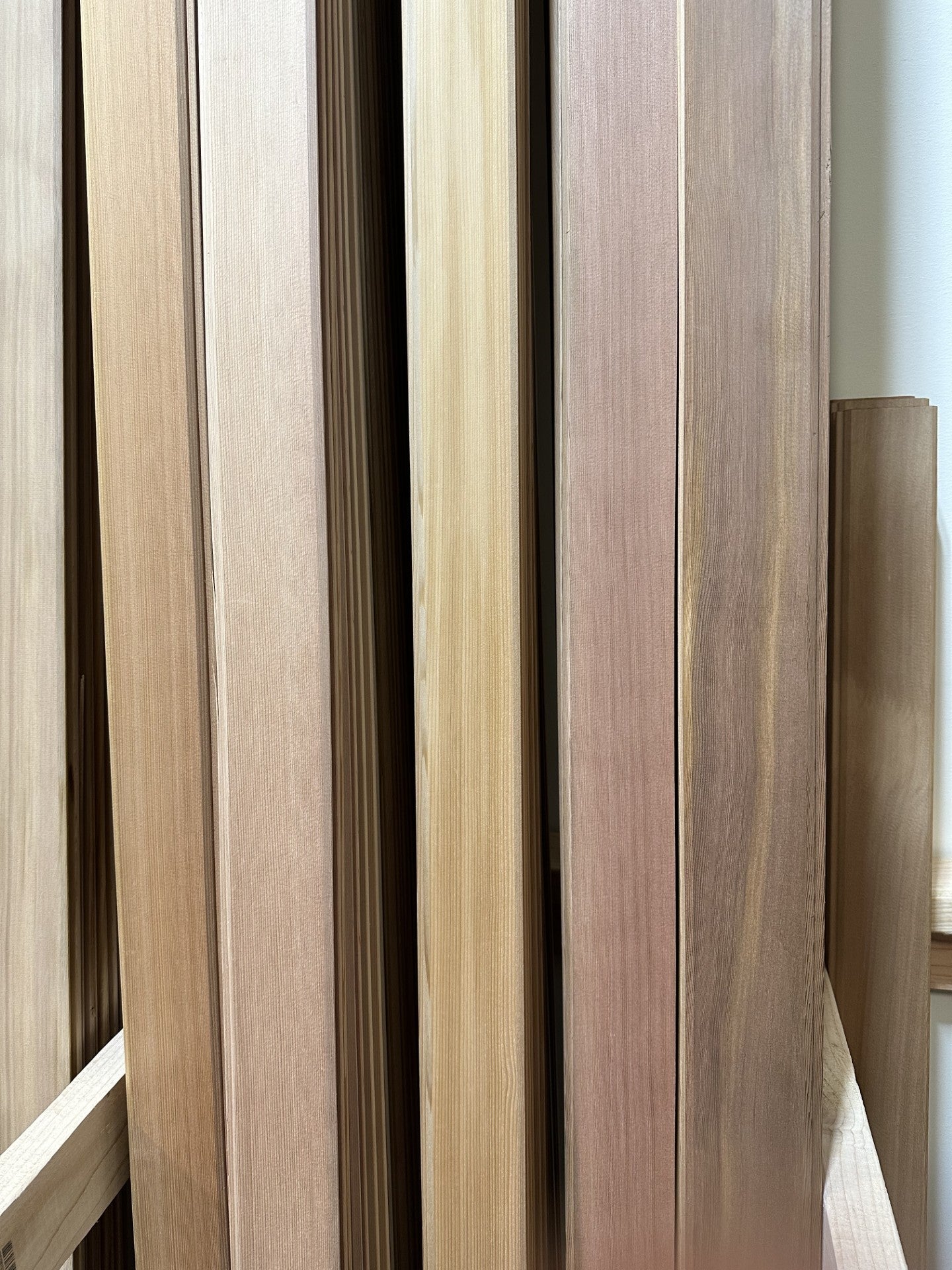 Western Red Cedar Kiln Dried Clear MG Tongue and Groove — wood grain close-up (5)